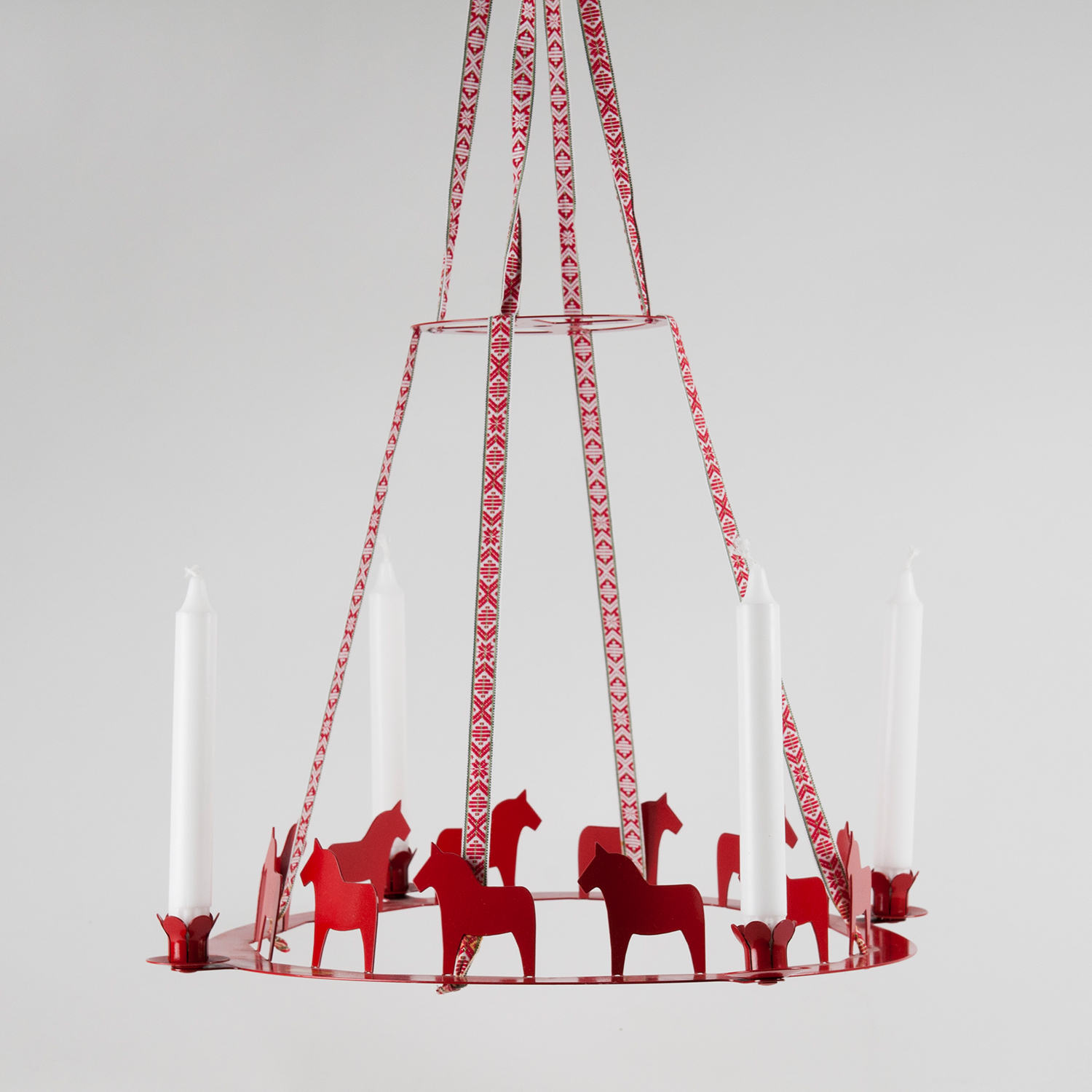 anders-anna-design-dalahastar-ljuskrona-rod-metall-1